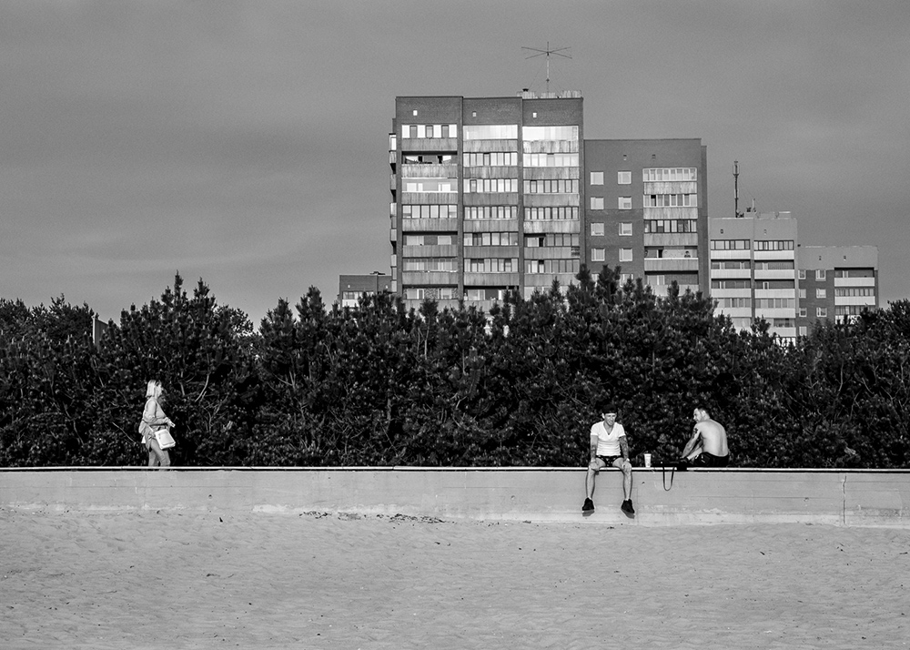 a sunny day at the stroomi beach